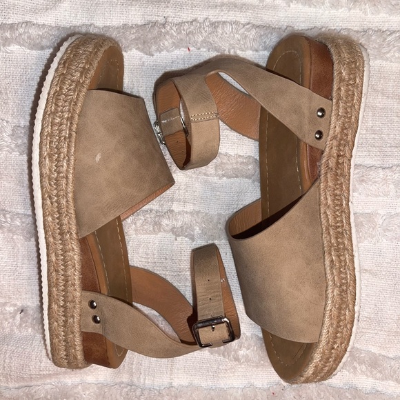 Tan Platform Sandals - Picture 3 of 6